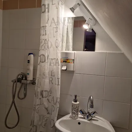 ベッド・アンド・ブレックファスト L'aupinouse Double Chardon, Au 1er Etage Avec Salle D'eau Privative La Suze-sur-Sarthe