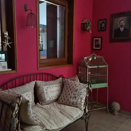 ベッド・アンド・ブレックファスト L'aupinouse Double Chardon, Au 1er Etage Avec Salle D'eau Privative La Suze-sur-Sarthe