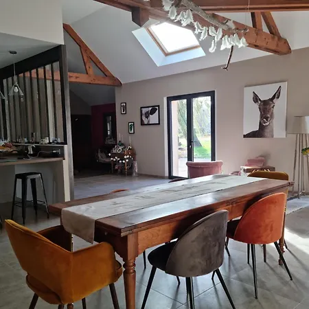 ベッド・アンド・ブレックファスト L'aupinouse Double Chardon, Au 1er Etage Avec Salle D'eau Privative La Suze-sur-Sarthe